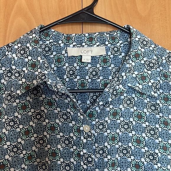 Loft Medium Button down long sleeve blouse. Blue, white and green floral print - Picture 6 of 7